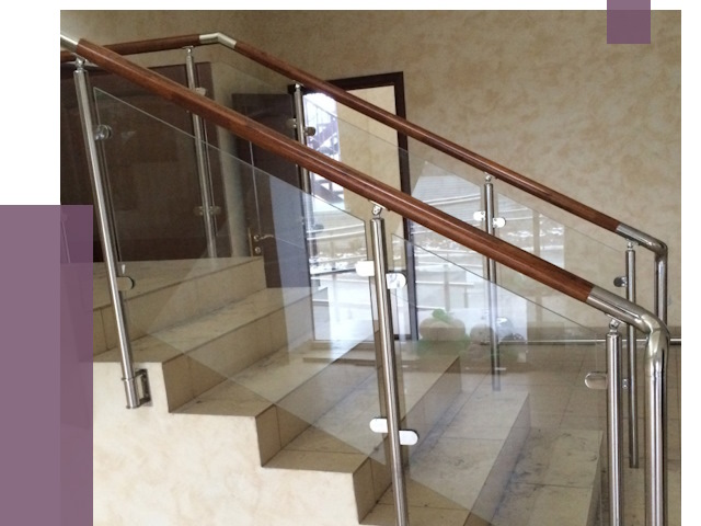 Комбинированные перила из металла и дерева в Еманжелинске