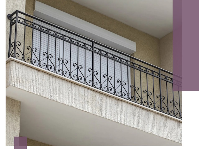 Балконные ограждения из металла и стекла в Еманжелинске для домов