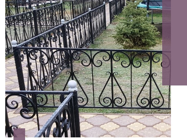 Кованые газонные ограждения под ключ в Еманжелинске